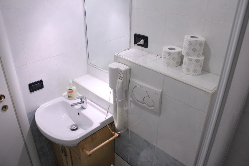 Aparthotel Tourist House Roma Pokoj fotografie